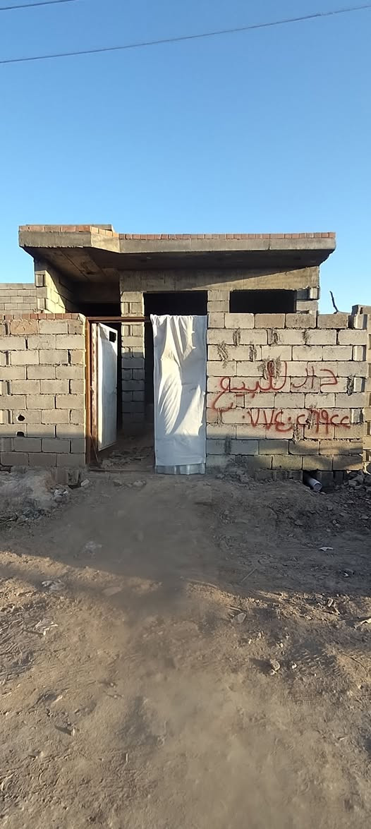 دار للبيع
خلف جسر الرازي قرب جامع بلال بن رباح
المساحه 100متر 
مأسس كهرباء و مجاري 
للاستفسار التواصل عل الارقام التالية
***********
***********
