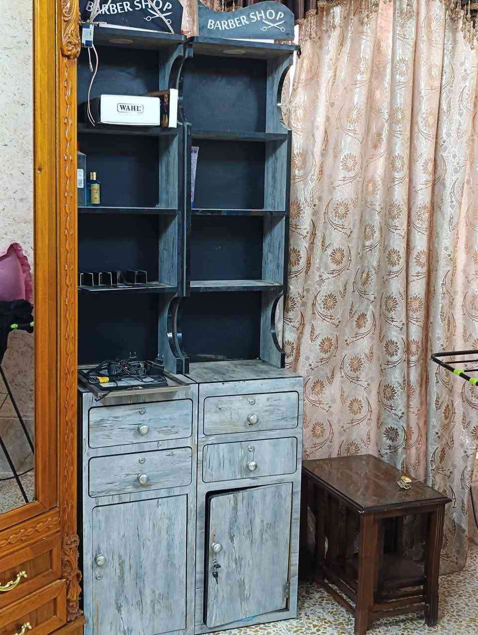 سلام عليكم شباب 👇 
عندي ميز مال حلاقه للبيع تصميم تركي الميز نضيف هوه والباترينات الي بلصوره الكهربائيات شغاله  والسعر خاص وبيك خير وتدلل مكاني ديالى بعقوبه 📍


**إذا كنت صاحب هذا الإعلان وتريد حذفه لأي سبب، رجاءا أرسل رسالة إلى الدعم الفني**