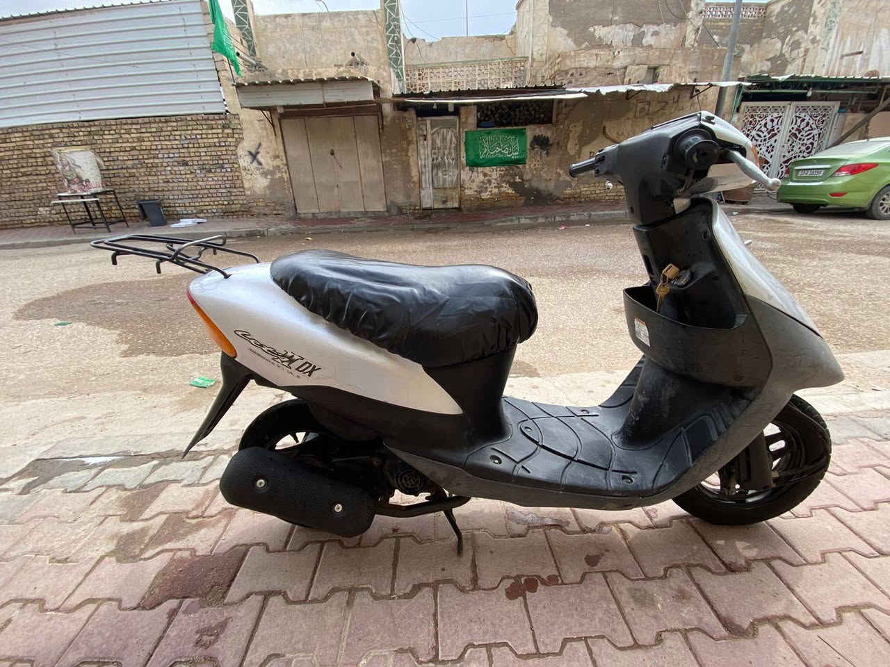سلام عليكم 
درتجه للبيع 
نوع ساسوكي مصطره 
الدراجه اي نقص ما بيه 
الدراجه كلشي بيه شغال 
هورن اشاير و كهربائياته كامله طوافه مال بانيزين عداد سرعه 
برغي واحد ما مفتوح بيه بعده على وضع البلاد 
مكينته خرسه معدل خير من الله بيه 
( الدراجه كامله من كلشي)
المكان ميسان المحموديه يم صحت الطلاب قرب الجامع السيده زينب 
رقمي ***********  متوفر وتساب وشريحه 
سعر الدراجه ب500 وبيه مجال
