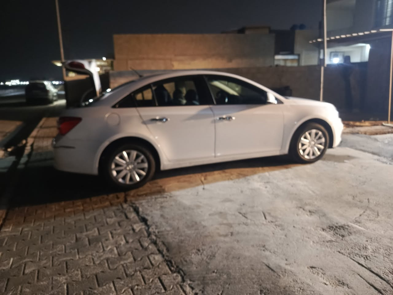 كروز 2016 خليجية 1800 بيهة قطعة وحدة صبغ اباب سايق ومكان بارد ولباقي مكفول سيارة بدون نواقص مبدل صدر خلفي وامامي جديد ودسكات وبلكات وقوايش كير مكينة عل فحص تخم تاير قبل كم يوم شديتة الهة رقمهة اربيل ابأسمي تحويل مباشر وسيارة جاهزة ومال جناية 
ماشية 150 مكان سيارة بغداد الثعالبة *********** ابوحيدر السعر اب 95
