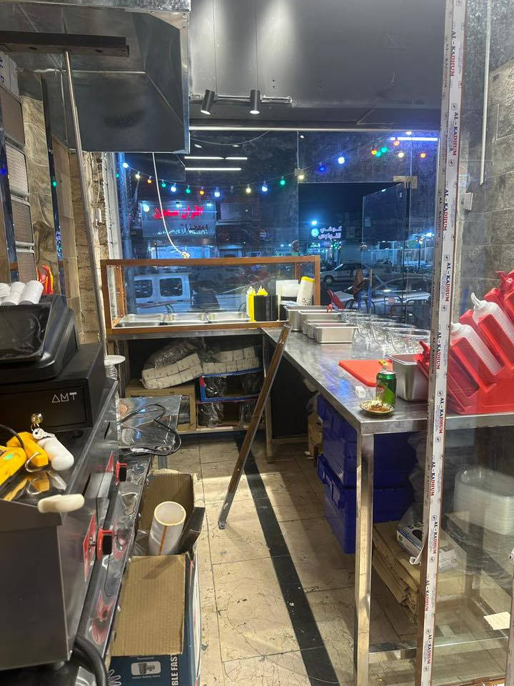 غراض مطعم للبيع شلع شلع
دكت جديد قياس ٥ متر مع ٢ بوجه و٢ ساحبه 

جهاز كاشير 

ميوزه سل ستيل (٣ (متر ونص )، واحد ٢ متر )

سنك اصلي باله متر ونص حوضين 

قلاية قرمشة حوضين 

قلايه فلافل وفنكر حوضين 

كرل بركر 

شواية كص 

ستاند شد كص 

مجمدة 

عارضة 

خلاط صلصات وحمص 

طباخ ٢ عين 

بلانكات باحجام مختلفة عدد (١٥)

تختات تقطيع كبيره عدد ٢

سكاكين تقطيع اصلية 

سكاكين تشريح وتنزيل كص 

طوس كزاز مقبلات عدد ١٠ 

بوكسات صمون عدد ٢ 

حافضات صلصات عدد ٦ 

جهاز توترز 

جهاز طلباتي 

جهاز بلي 

وبعد غراض تجهيز هواي 

الي يريد يفتح مشروع مطعم هاي الغراض كله اصليه ونظيفة ما مستخدمة تشيلهن كلهن وتفتح كبل ما تحتار بشي والسعر جدا مناسب 

واتساب ***********
