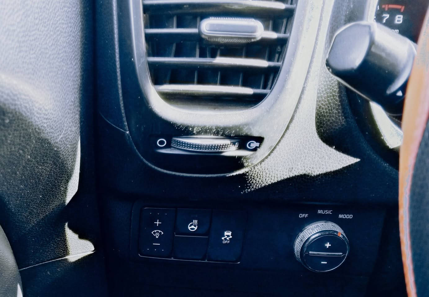 كيا صول موديل 15.
فول فول بصمه بنوراما كشنات كهرباء جلد 7الوان سماعات.
تدفئه كشنات تبريد تدفئه استيرن. شاشه كبيرة الحجم.
سعر 85 أي صور حادث ماعندي.
رقم واسط دولي مشروع وطني أي مكان تحب تتحول .
***********
