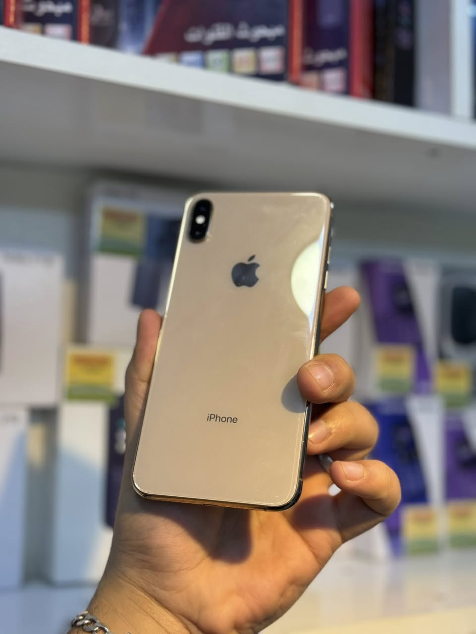 ‏سلام عليكم ‏iPhone X max الذاكرة 256 جهاز مكفول من التصليح والصيانة البطارية مالته 77 بلادي العنوان باب الحلة حي الإمام مقابل شارع الكبينات الرقم ***********

