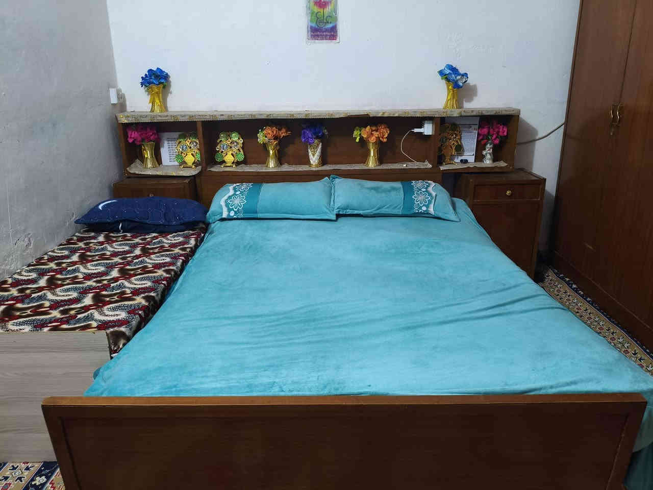 غرفه اخشاب للبيع ( غرفه ام 5 صاج ) سعر 550 وبي مجال كلش قليل 
و كنتور صاج ابو ٤ سعره 200 وبي مجال قليل
تواصل *********** وتساب او اتصال
