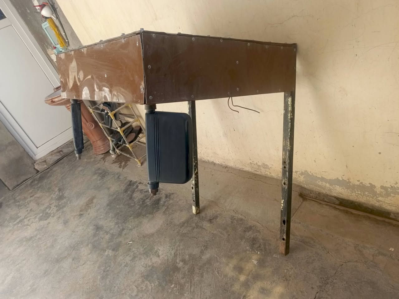 السلام عليكم سقيفة مال ستوتة السعر 25 و المراية السعر 10 الإتصال ***********
