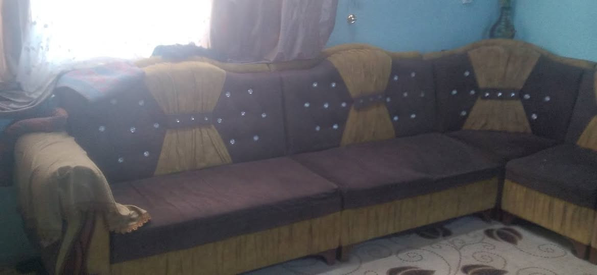 السلام عليكم ورحمة عندي هذا الديوان للبيع ١١متر زاوتين بي


**إذا كنت صاحب هذا الإعلان وتريد حذفه لأي سبب، رجاءا أرسل رسالة إلى الدعم الفني**