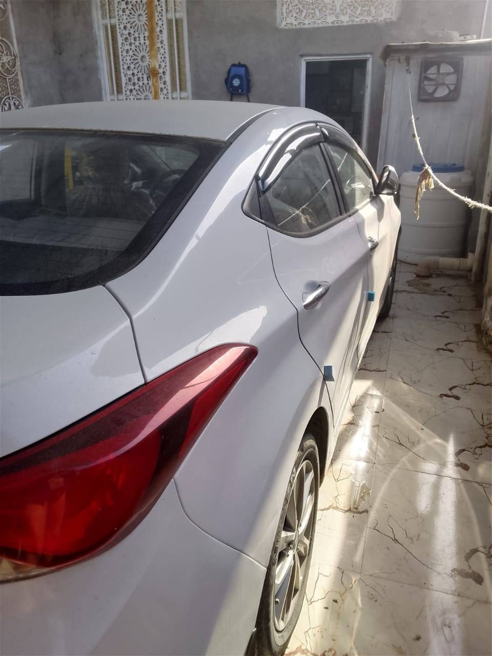 السلام عليكم ورحمة الله
سيارة اللنترا 

2016 
وارد خليجي 
سيارة بأسمي 
رقم انكليزي 
محرك 1600
شاشة كامرة 
ويل كب 
رقم ذي قار  
 بيها بارد باب السايق  دعاميات مصبوغات 
126 وبية مجال
مكلف بالنشر اتصل علئ صاحب السيارة 
***********
