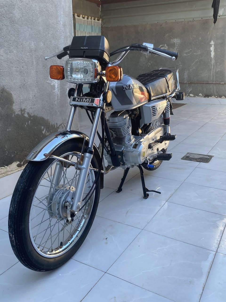 سلام عليكم 
دراجه نامه امتياز مديل ٢٥ اوراقها كامله و دراجه جاهزه من كلشي و دراجه احله من الصور بعد مكاني سماوه مركز سعر الدراجه 750 و بيه مجال حك الجيه  
رقم تلفون
 بي واتساب ***********
