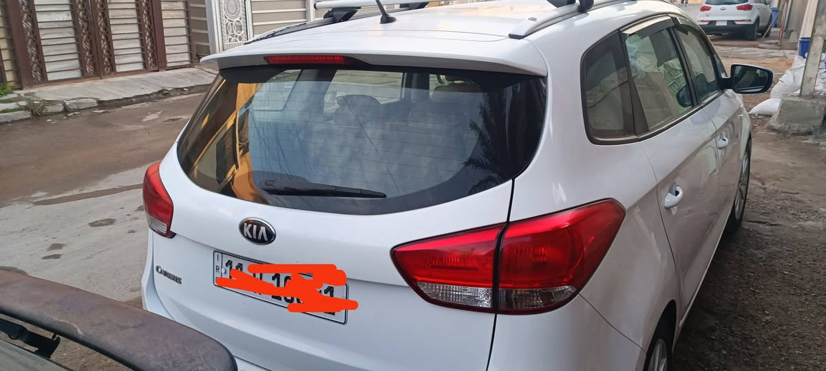 كيا كارينز 14 رقم بغداد باسمي ماشيه 135  كير ومحرك وتبريد مكفول حداديه يرادلها ترتيب من ناحيه الصبغ بيها بس الدوسه اليمنى صبغ وبيها سمكره بارد بالباب الخلفي الجهه اليسرى مفتوح وعندي تكشير بالبنيد  السعر 133وبيها مجال مكاني بغداد ***********
