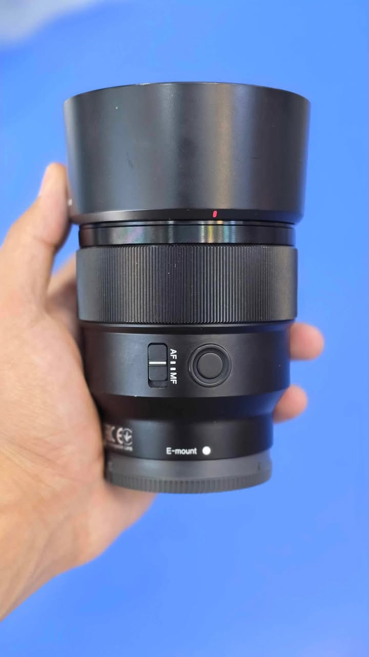 السلام عليكم 

عدسه 85 فتحه 1.8
نضافه 99% على فحص شخط ما بيها

السعر 450 مهتم جدا يرسلني خاص 

 او الاتصال 

***********
