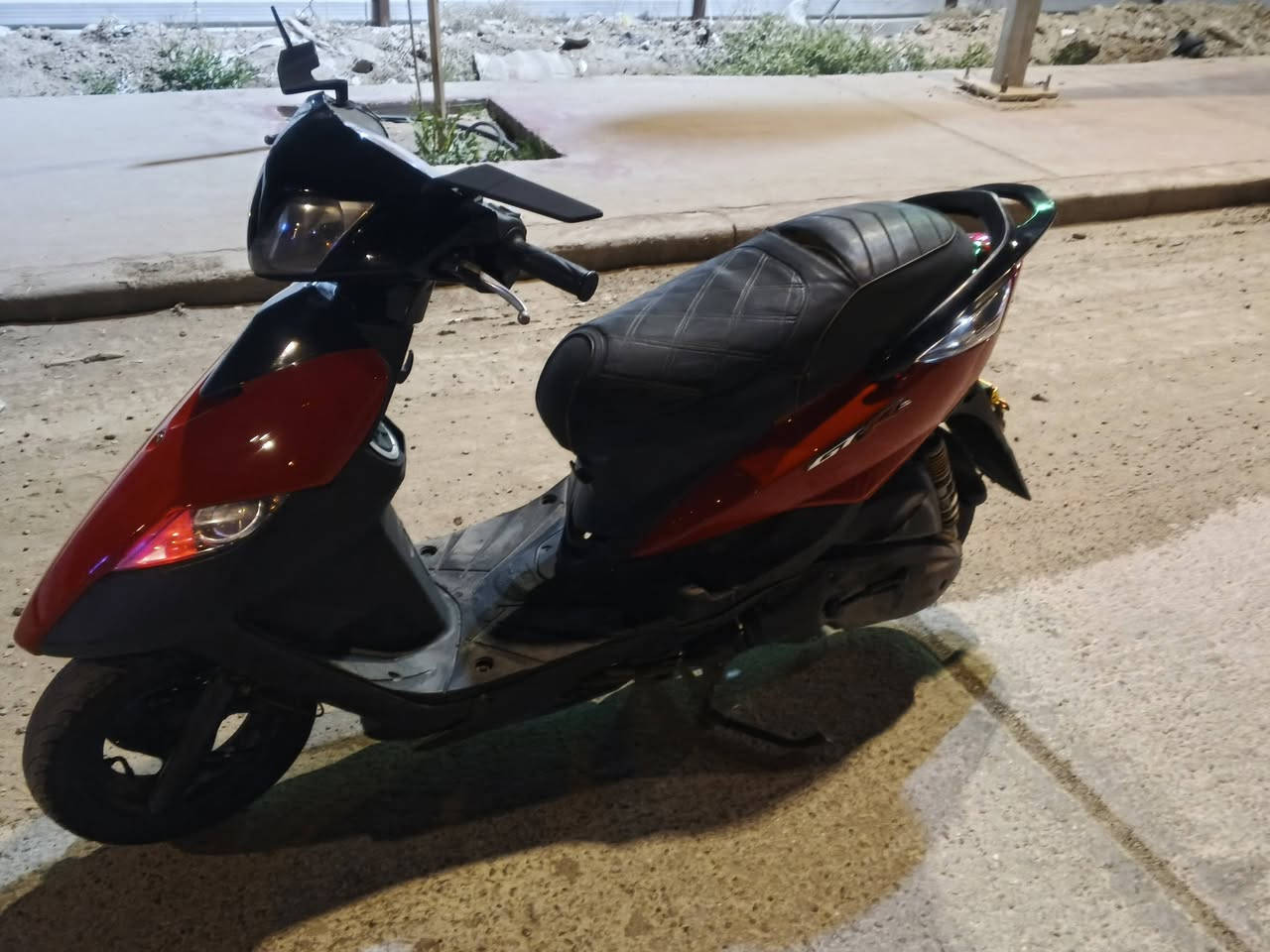 سلام عليكم ماكس ثعلب دراجه رمبه لوك اي نقص مابيه عده كفرات نكلبت بيه وبدلتهن أوراقه موجوده كمرك مدفوع كبل ترقم دراجه خير من الله وسعر 700وبيه مجال صارله شهرين من منزليه رمله مكينه مكفوله جيب فيتر وفحص  ***********
