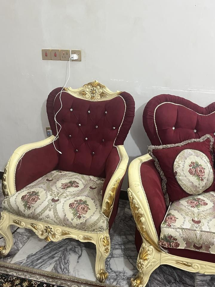 سلام عليكم تخم خشب ستقبال ملكي للبيع سعر 750 وبي مجال مكان بغداد البلديات *********** سفنج مخدات نضافه
