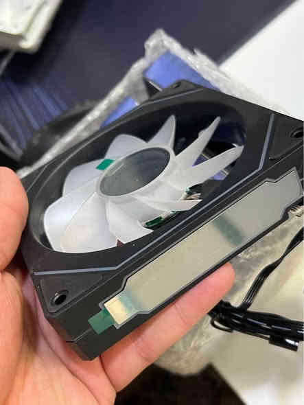 السلام عليكم فانات للبيع
5 قطع ريفيرز شبيهات ليان لي 
سعر القطعه ٦ الاف دينار 
و ٣ قطع ثرمل رايت بدون اناره
و٣ قطع سيسونك  rgb ثابت 
٦ قطع ب ٢٥ قفلهن 
مكاني بغداد البياع 
وعندي توصيل 
*********** بغداد, العراق
