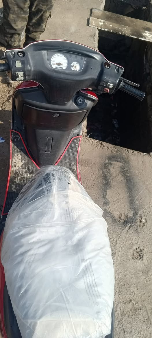 السلام عليكم اخوان دراجه فراشه بطه مكفوله المكينه كفرات كله ابو الختم وضفيره جديده ما ناقصه شي بس كيج بانزين طافي ما متواجد فيس الرقم *********** مكان بابل هاشميه
