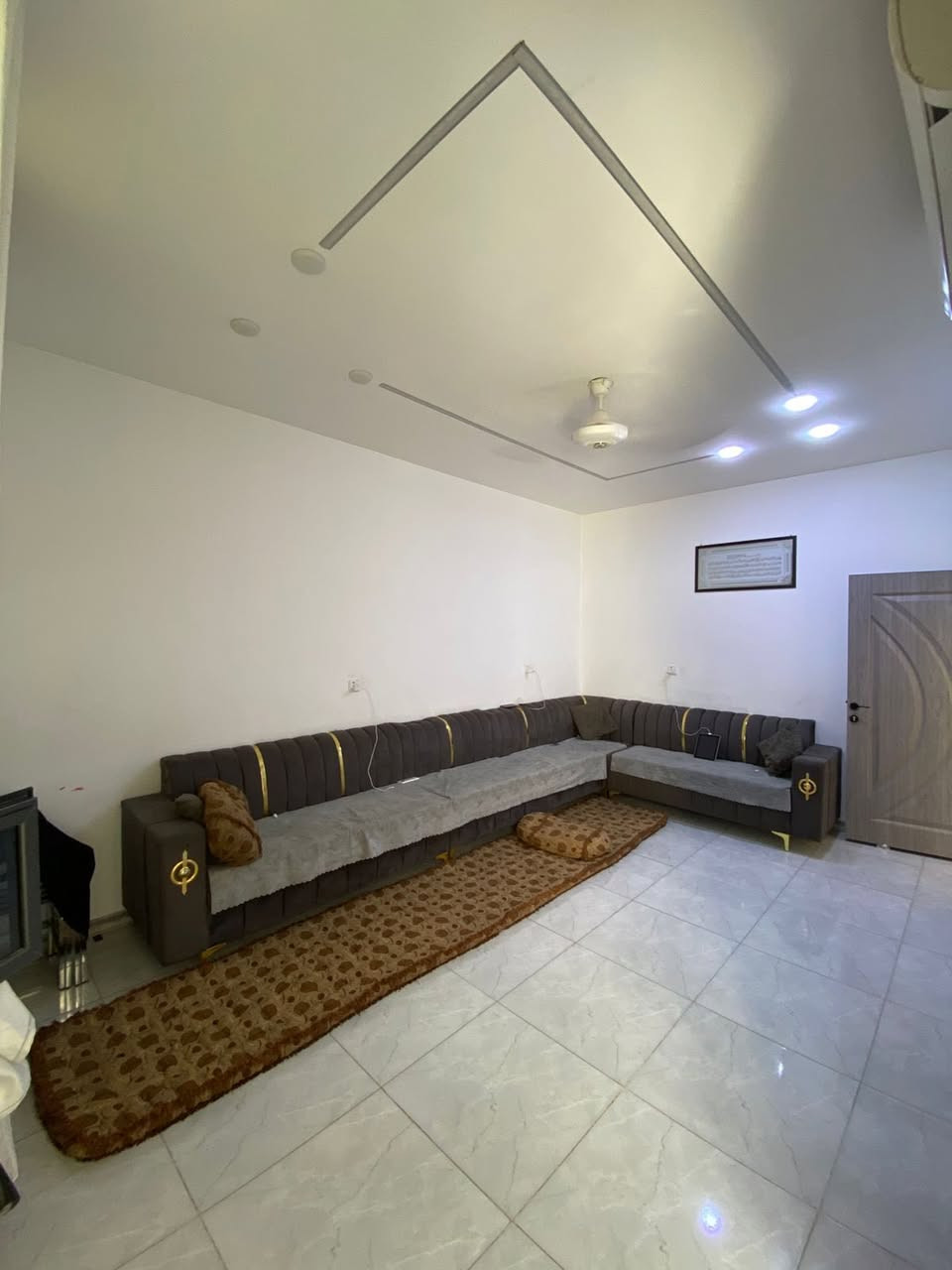 #اعلان564
دار للبيع بل اضافه غرفه طابق الثاني 
نوع_الملك :-  طابو صرف  
# @مساحه 100 متر 
#السعر 90
الموقع حي عسكري قرب ماركت المرهون ومدرسه الجواهر
للأستفسار الأتصال على الارقام التالية :
📞***********
📞***********
أو مراسلتنا عبر { ــــ وتساب ــــ  } 
أو مراجعة #مكتب #كركوك الاجمل  للعقارات ولمقاولات حي العسكري بجانب موقف الكوسترات 
{  #نتشرف #بزيارتكم ونستقبل كافه عروظكم
