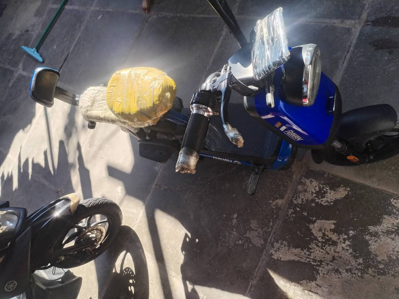 سلام عليكم اخوان دراجه حجم 14 ريان  اربع بطاريات سرعه 40 حجم الملف 500  اعرضهه 250 اوبيهه مجال للتواصل ***********
