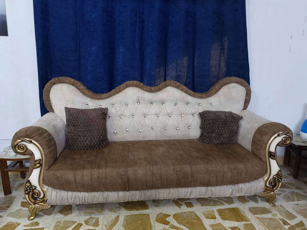 تخم للبيع سعره 350 وبي مجال 
عشر مقاعد بي فقط خدش صغير 
العنوان الدوره ابو طياره 
***********
