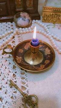 شمعدان • نحاس ومينا • ثقيل