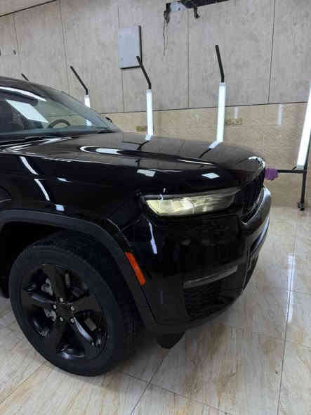 السلام عليكم للبيع  جيب كراند شيروكي مديل 24
سبعة راكب 
مكينه 3600
جنطه كهرباء 
لدات امامي خلي 
رادارت امامي خلفي 
رادارت جانبيه
شحن واير ليس
مواصفاتها معروفه
تشغيل ؏َـن بعد إذا تشتغل سياره معناها سياره ما بيها نقص 
ماشيه ٥٦ الف حاليا 
السياره كفاله عامه بدون صبغ بدون بارد بدون تبديل ليبل واحد عدى تكحيلات بسيطة شرط السونار برغي مابيها نقص كلوب ما معلوك بيها تدخل سونار  بدون رقم صور الحادث موجود ع الخاص  
العنوان بغداد الدورة ***********
السعر ٣١٠ وبيها مجال ورقة وبيها مجال بغداد
