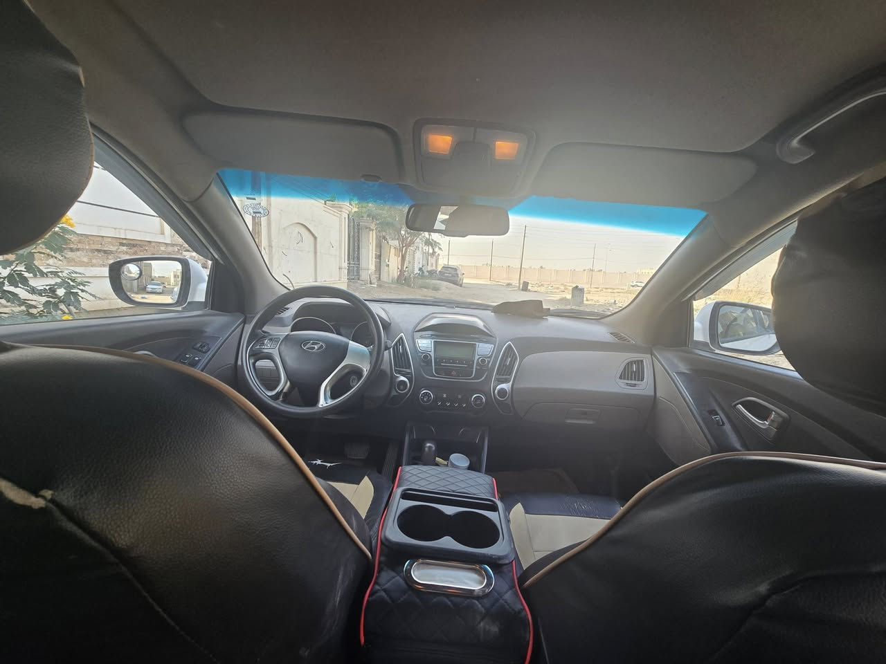 🚗 توسان خليجي 2013  مراوس بسيارة نفس السعر واذا اقل اخذ فرق ...
​الموديل: هيونداي توسان (Tucson)
​سنة الصنع: 2013
اللون :ابيض
​المنشأ: وارد خليجي
​المحرك: 2000 \text{ CC}
ماشية : 289 الف ...
​الحالة الفنية: المحرك والكير (ناقل الحركة) مضمونان.
​حالة البودي (الهيكل): مصبوغة "عام" 
​سبب الصبغ: تعرضت لحادث أدى إلى "جفّية" على جهة اليسار.
​ الشواصي واللغود "جيدة جداً" ولم تتأثر (بوضع الشركة).
​المزايا الإضافية: جميع الأجزاء تعمل بكفاءة ("كلشي بيهه شغال على آخر حبة").
​: رقم أربيل جديد، وهزة (فحص سنوي) جديدة، وسنوية  جديدة.
​السعر المطلوب:  (120$ ) وقابل للتفاوض.
التواصل ماسنجر ...
او ***********
