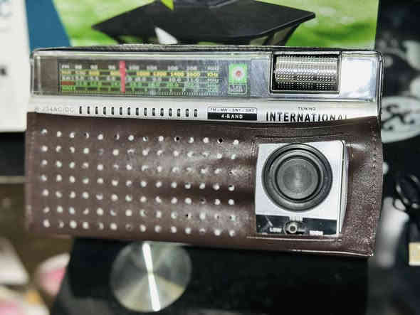 السلام عليكم للبيع 
راديو انترنشال مال جيل التسعينات السعر 25 الف يوجد توصيل لجميع المحافظات للحجز وتواصل خاص او واتساب ***********
