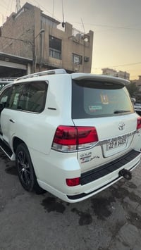 لاندكروز 2021  بحريني فول مواصفات  خليجي مكفول  من كلشي  ماشيه 70  الف...