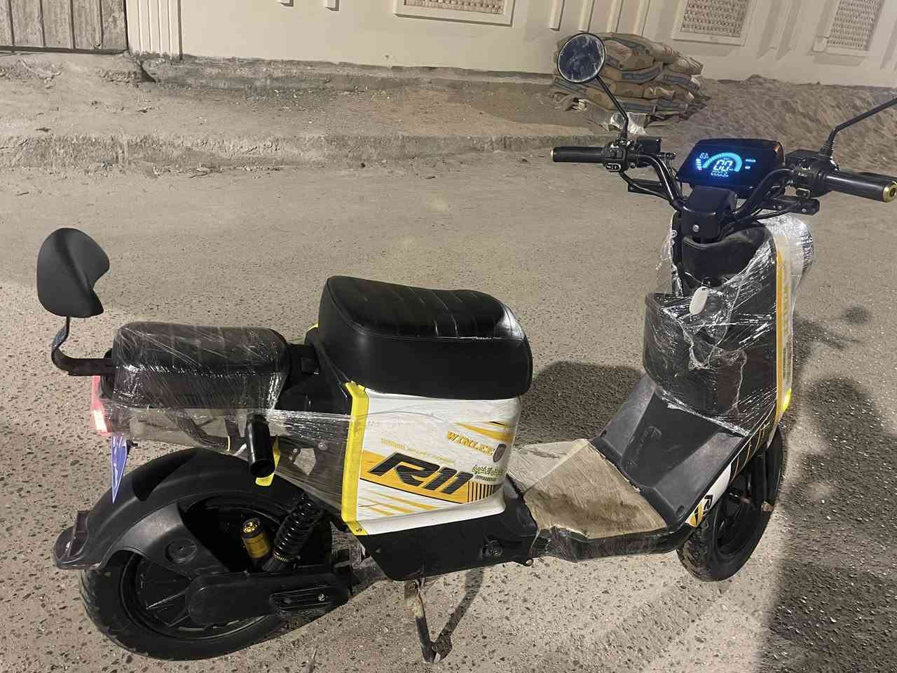 دراجه شحن R11للبيع مديل 2025 بطاريات 5 كبار 32 امبير الدراجه استخدام 45يوم بعده اخت الجديده النضافه 100/100 تمشي 109 الحقيقي 85 لايت عالي ناصي اشاره دبل واشاره يمنه يسره ونضام Rالرجوع للخلف و4 نمر وبيه نضام  حمايه السرقه وبصمه وسويج وكارت (عنواني البصره حي لاصدقاء او الحيانيه ) رقمي (***********) السعر (خاص)
