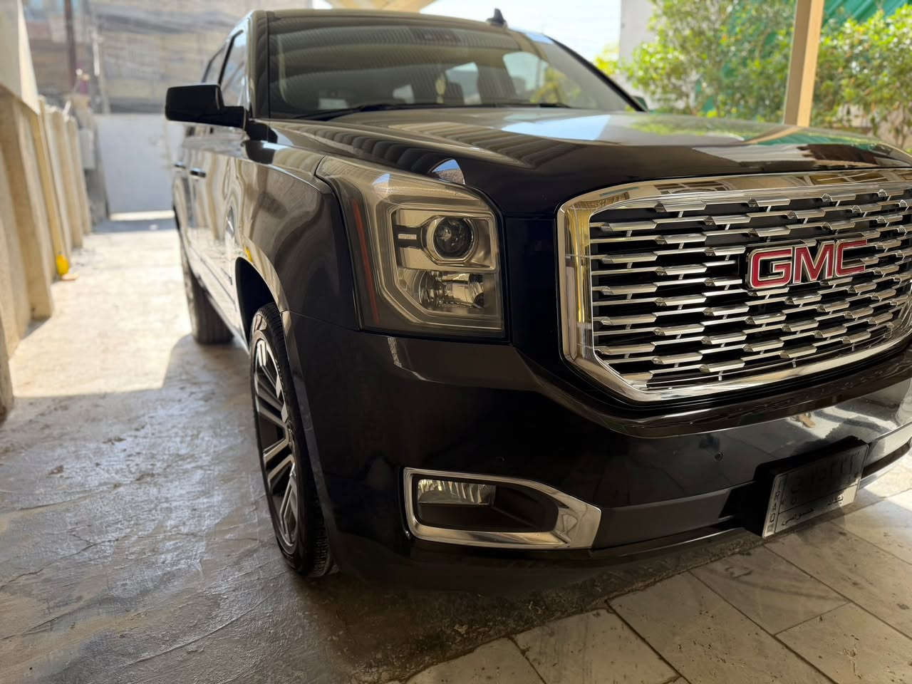 السلام عليكم جمسي دينالي موديل 2018 فول مواصفات اعلى فئه محرك حجم 6200 وكير 10 سرعات طياره السياره برغي مامفتوح بي كله بلاد صيانه دوريه كل فتره مواصفات 
فتحه سقف شاشه عرض سقف 
5 بصمات وتشغيل عن بعد 
دوسات جانبيه كهرباء تفتح وتغلق مع الباب
جنطه كهرباء وتفتح بلرجل 
كشنات تدفئه وتبريد 
داتاشو عرض جميع اوبشنات السياره على الجامه
رادارت 360 درجه مع تنبيه كشن هزاز
بالاضافه الى التخشيب والجلد الفاخر والداخل الملكي الخاص بالدينالي 
سياره رقم بغداد بأسمي داخله للعراق بكتاب دبلوماسي سنه 2023 يعني ممتعوبه هنا على ايد وحده ماشيه حاليا 84 الف حادث السياره واضح صور تبديل بابين نفس اللون مع صبغ التكمه الوسطيه والدوسه وبارد مكانين  باقي مكفول للبيع او مراوس حسب القناعه والسعر315$ تلفون ***********
