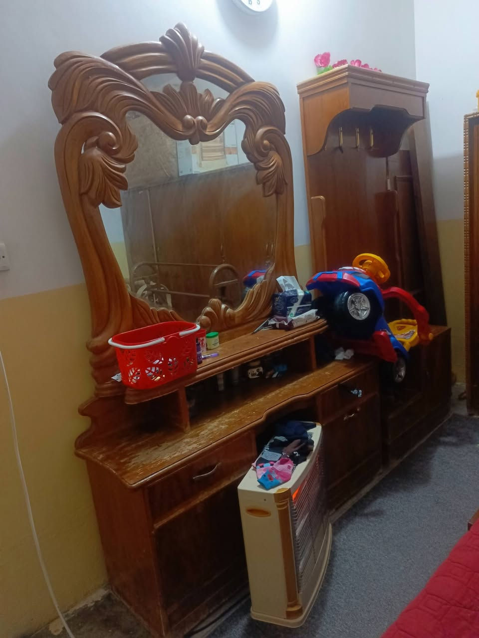 غرف نوم للبيع سعر خلي خابره ***********
