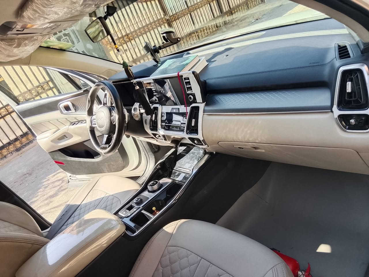 سلام عليكم سورنتو البيع موديل 2023فول موصفات بس من عده بنيرامه سعر سياره 300 ورقه بيه مجال بسيط رقم ***********
