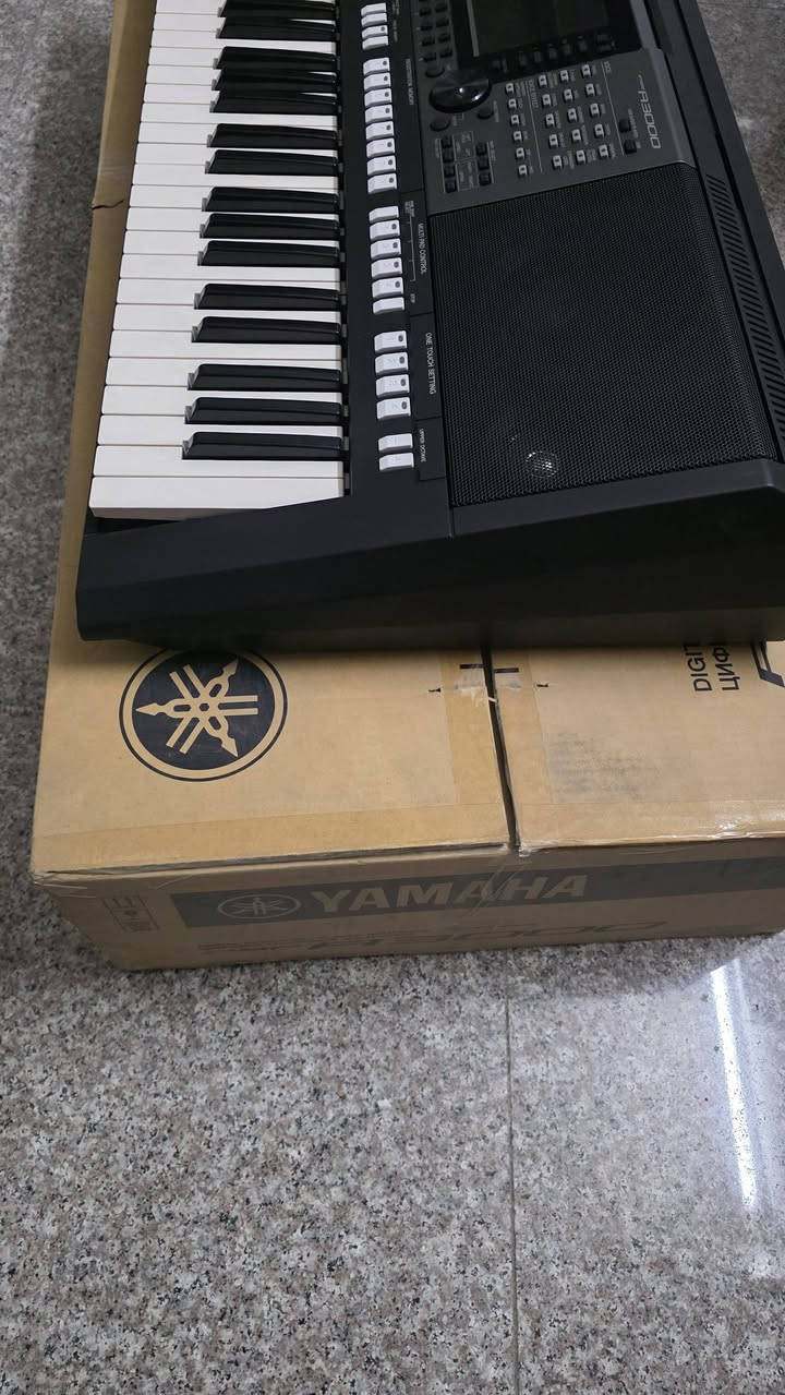 السلام عليكم 
اورك ياماها 3000 للبيع
الجهاز تكدر تعتبره جديد لان مستخدم ساعات قليلة جداً جداً
والنظافة 100% كما موضح بالصور
كامل مكمل حتى الكتالوك موجود 
وياه غراض
✅ ️ جنطة اصلية
✅️ ستاند
✅️مجموعة كيبلات عدد 5 كله جديد غير مستخدم
✅️ فيشه irig 
✅️ فيشه طلقه
✅️ مكسر صوت
الاورك بي برنامج عماد غازي 
للبيع بسعر 800 دولار قفل من الاخير 
مكاني بغداد وماعندي توصيل
اي استفسار تفضل خاص


**إذا كنت صاحب هذا الإعلان وتريد حذفه لأي سبب، رجاءا أرسل رسالة إلى الدعم الفني**