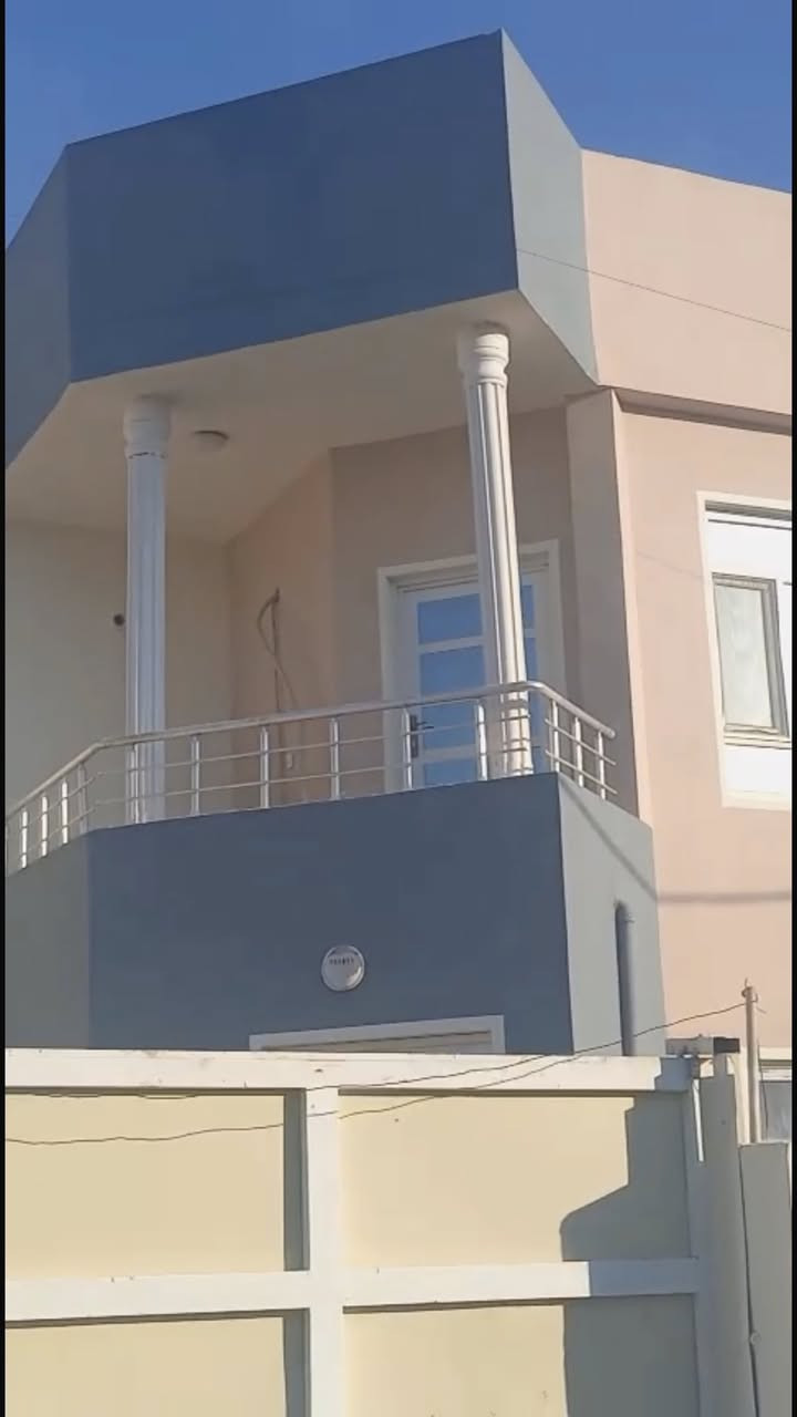 السلام عليكم اخوان بيت بالمجمع الزهراء  السكني /العنوان  ام الهوى الجديده /شارع دينار عرض الشارع 30م المجمع راقي جدا مساحة البيت 200م مطلوب مبادره للبيع تفاصيل اكثر  الاتصال ***********وتساب
