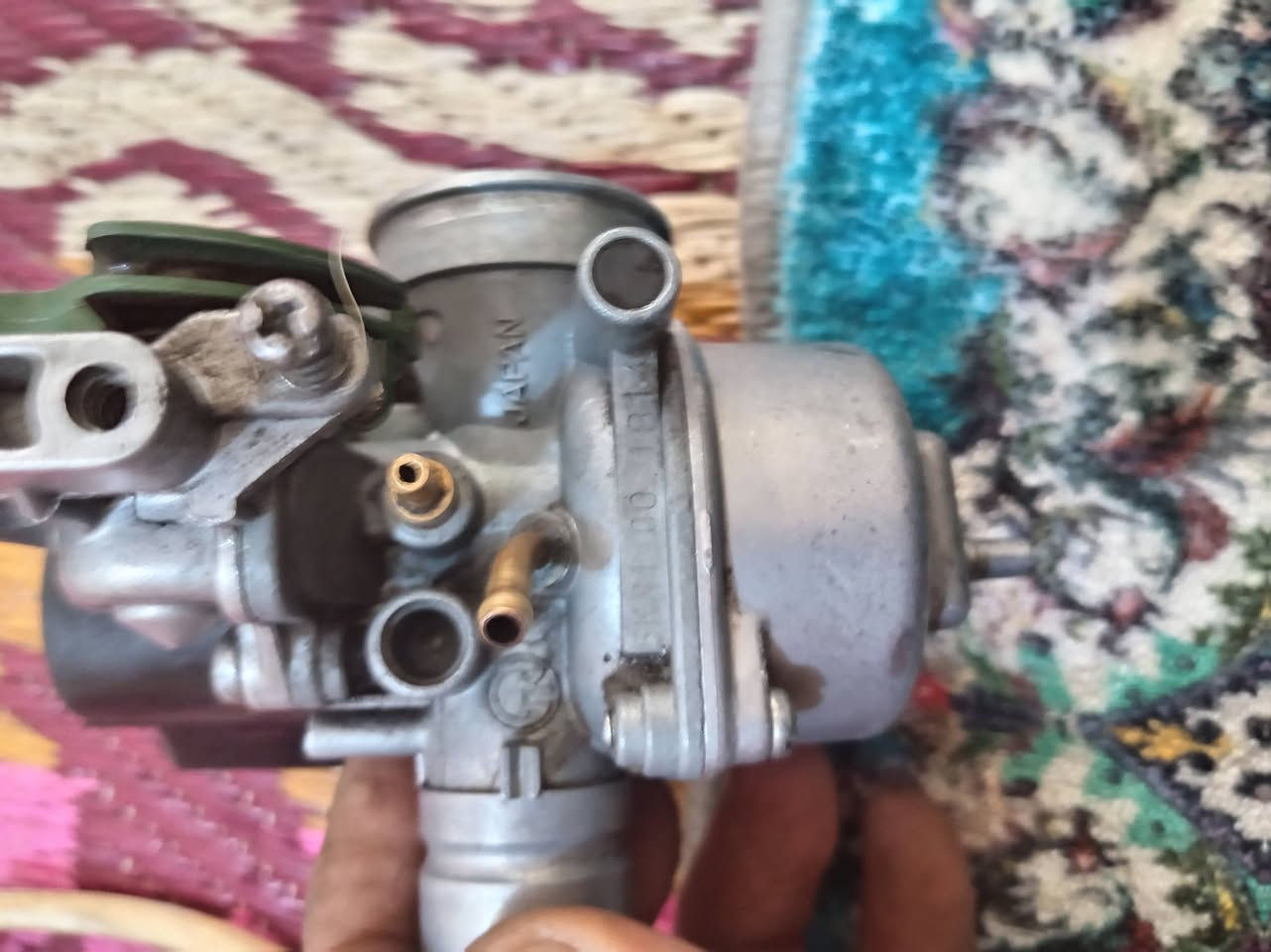 سلام عليكم كابريتر مال ٦٠ عصفوريه اصليه عدد ثنين سعر الوحده ٢٥ الف مكاني بغداد السيديه *********** توصيل ماعندي اعتذر
