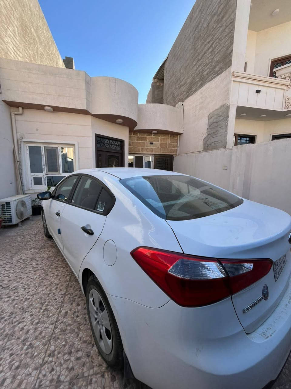 السلام عليكم
مكلف بالنشر
سياره كيا سيراتو وارد خليجي مواصفات عاديه  موديل ٢٠١٤
ماشيه ٩٧ الف كيلو السيارة مكفولة من كلشي بس الجاملغ الايمن مبدل وبلادي مال شركة والسياره صدر جديد وتخم تايرات جديد 
السيارة معروضه ب ١١٥ ورقه وبيها مجال بسيط ومكان السياره في صلاح الدين / تكريت
رقم صاحب السيارة ***********
