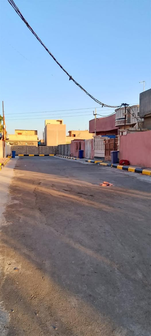 سلام عليكم
بيت للبيع المساحه ٢٥٠ متر يتكون من غرفتين استقبال مطبخ صاله جبيره خدمات كامله ماء كهرباء مجاري تبليط 
مع حديقه ٣٠٠ متر العنوان ابو عظام قرية الحاج عماد ابو مصطفى 
مجاور بيت الحاج عماد 
***********
