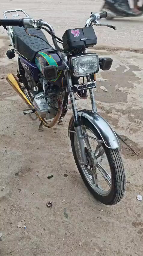 دراجة سيفان للبيع
دراجة 5كير محرك كهربائيات كله شغال بس سلف صجمات معوز دراجة اوراق اصولي مكمركة سعر دراجة 600وبيها مجال للناس طيبه تواصل واتساب ***********فقط واتساب لو تراسلني عل صفحه مازنجر
