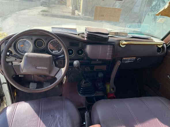 سلاو هاوريان  لاندكروزر بوو فروشتن موديل ١٩٨٩. گير ومه كينة ي   ٣F  ئارم پلاستيك  ده بل ئه كسل  چوار چرايه بوو زانياري زياتر تيل بوو ***********نرخي ٣٥ومعامله
