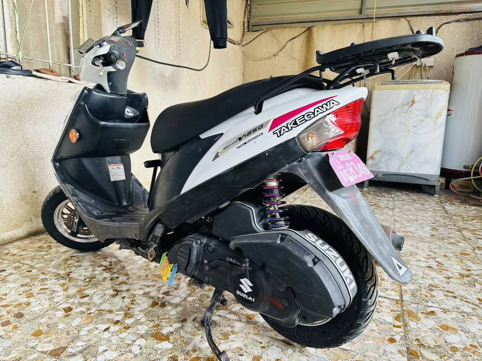 دراجه ادرس ياباني كفاله عامه تجي وتفحص وين ميعجبك وديه وجيب وياك مصلحين دراجه رمه مصارله شهرين ارقى دهن اديرله وبانزين غير المحسن ماديرله سعر خابرني او راسلني بخدمتك ***********
