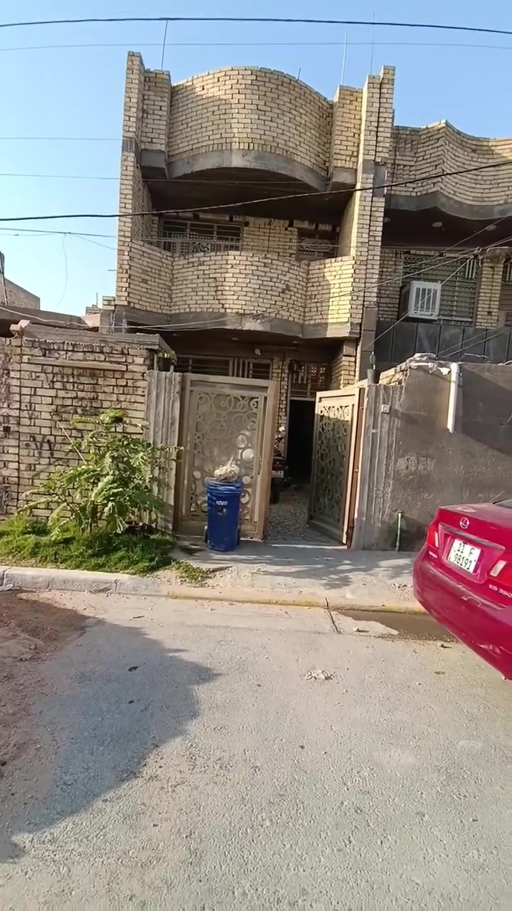 سلام عليكم توفر عندي بيت 🏠زراعي مساحه البيت 125متر طابقين ---جبها5.---- نزال 25 --بناء🏠 حديث منطقه كامله خدمات مجاري تبريد مي كهرباء طابق أول كامل طابق ثاني🏠 يحتاج شغل  ملحضات بسيطه موقع البيت البلديات الضباط الثانيه خلف الصحفيين منطقه حي الامير اقرب نقطة🗺️ داله مدرسه زين القوس و مدرسه ابن خلدون الاستفسار اكثر☎️واتساب ماسنجر .. ***********-- حسن للعقار
