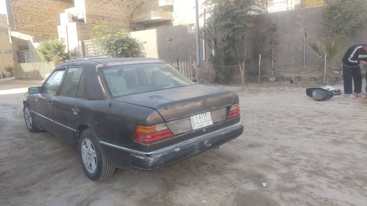 مارسدس دب للبيع السعر 32 مكينه 2.5
السنويه 27
رقم بغداد باسمي 
***********
