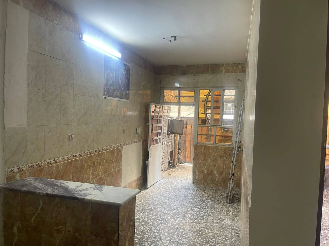 من رخصة الادمن

بيت للإيجار مساحة 175 م  

العنوان_ جسر ديالى الساهرون قرب المدرسه 

استقبال مطبخ صالة كبيرة غرفة نوم عدد 2حمام للاستفسار الاتصال أو واتساب ***********
