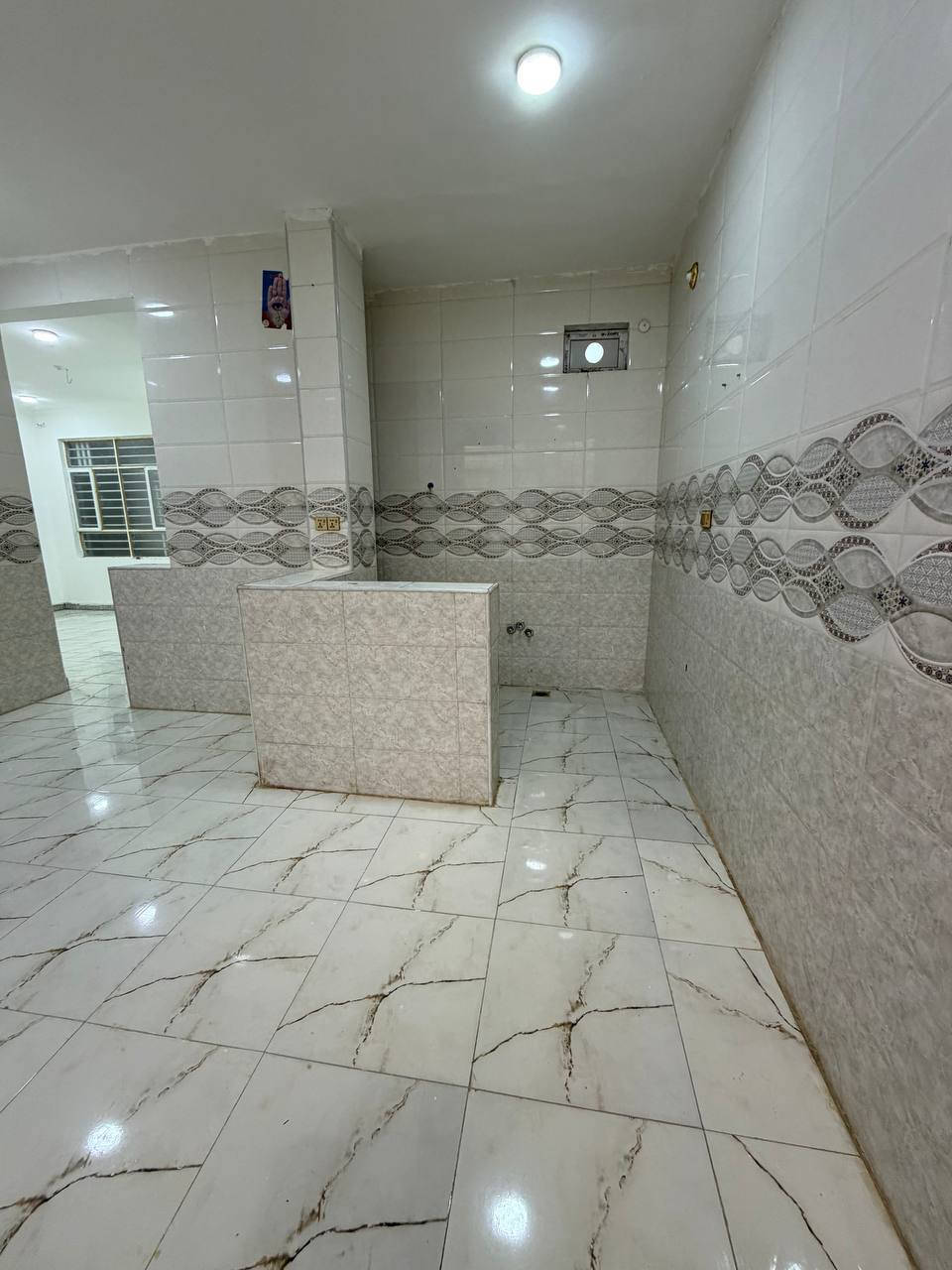 بسم الله الرحمن الرحيم
بيت للبيع مساحته 200متر
شارع 12 متر البيت فارغ جاهز للسكن
يضم غرفتين نوم واستقبال وصالة ودرج دور
ومطبح وحمامات عدد 3
البيت خلف جامعة الكفيل/مجمع بيتي
السعر 115
للاتصال ***********
