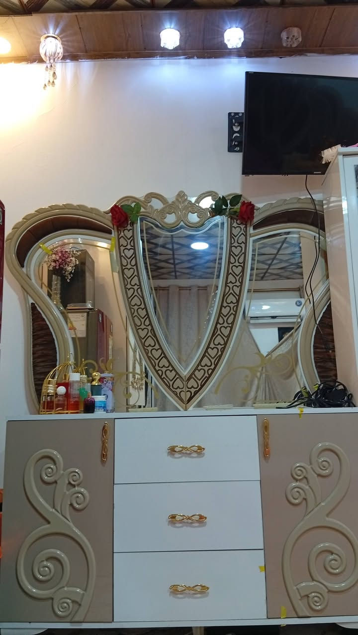 غرفه للبيع سعرها 750
***********
