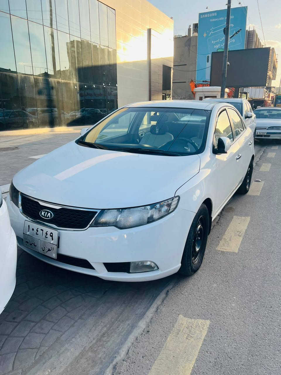 كيا سيراتو خليجي موديل12 سيارة مكفولة من ضربة  بيها صبغ نصف جاملغ خلفي يم قبق البانزين بدون اي ضربة  وشبر باب خلفي شخط فقط  محرك 1600 كير 6 نمر رياضي شفتات استيرن تبريد بيانو  مري شفط سيارة كير مخرك تبريد كفالة حدادية صدر مكفول تخم تاير نظيف جاهزة بدون نواقص رقم سليمانية باسمنا سنوية نافذة سنة السعر95 وبيها مجال بسيط***********
