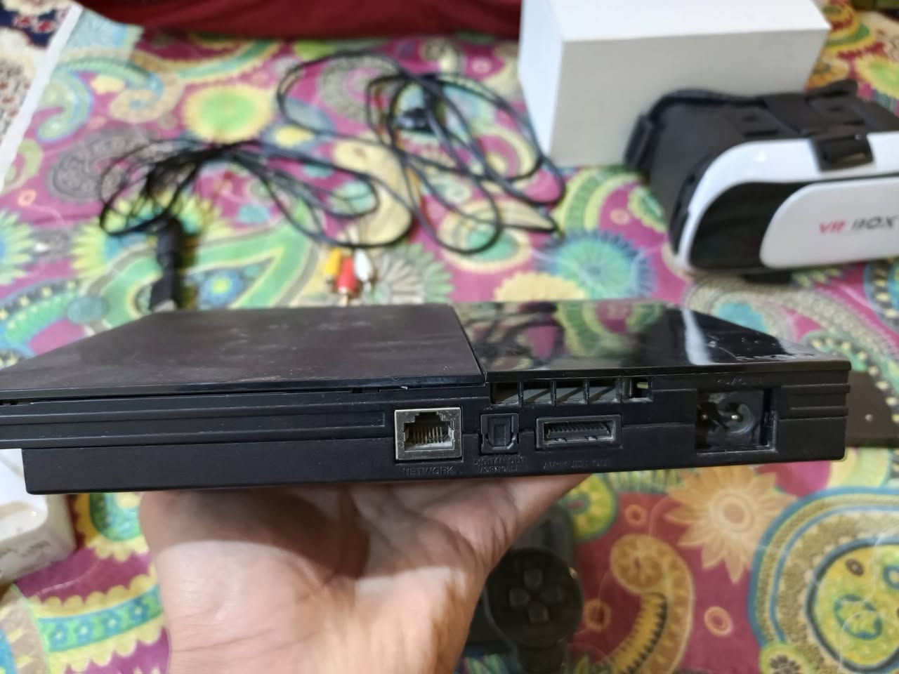 ابيع شلع بلي كامل ماحقات والعاب ونضاره ام جهاز بلي مابي اي خلل فقط فيشه الكهرأ تتحرك واليده تعبانه سعر كلهن ب 40 الف الموشراي ليعلق تواصل ***********
