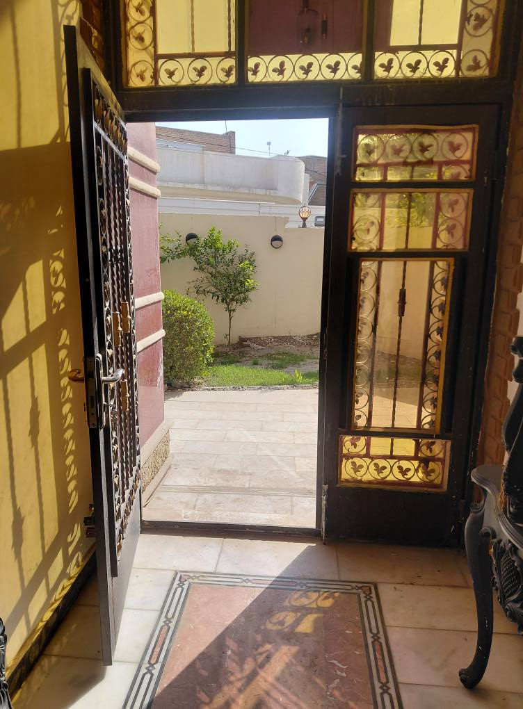 دار 🏠 للأجار
بستان الحلو 
طابق واحد  غرفة نوم وصاله وكلدور ومطبخ ومجمع صحيات 
كراج سياره وحديقه 
للاستفسار ***********سيد علي 
مكتب 🏢 الوسيط
