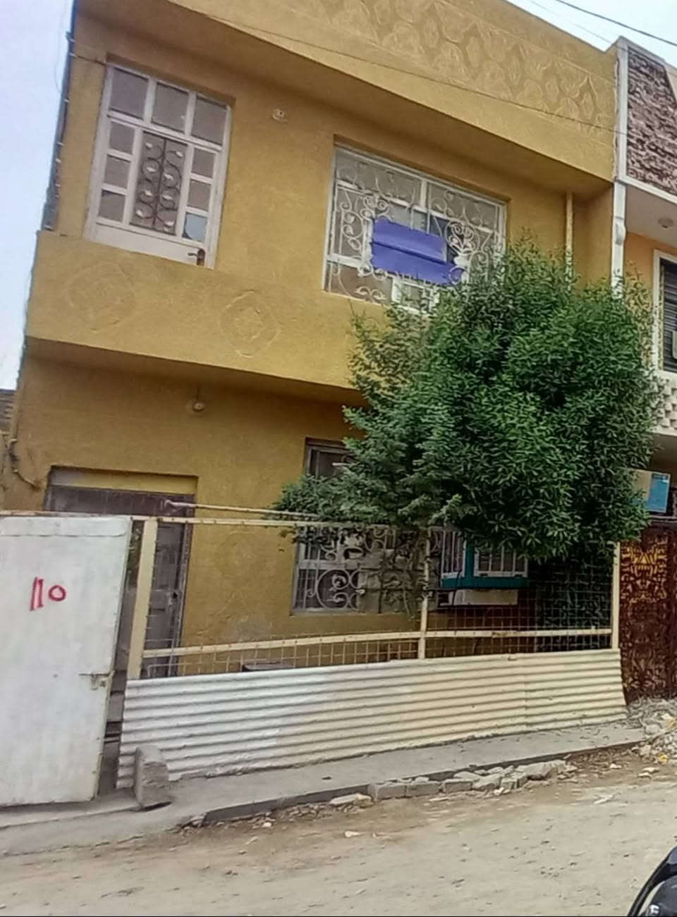 السلام عليكم دار للبيع 
الدوانم شارع سكله  ابو موسى ٥٠ متر طابقين الواجه ٥ النزال ١٠ خدمات كامله  
الاستفسار ***********
