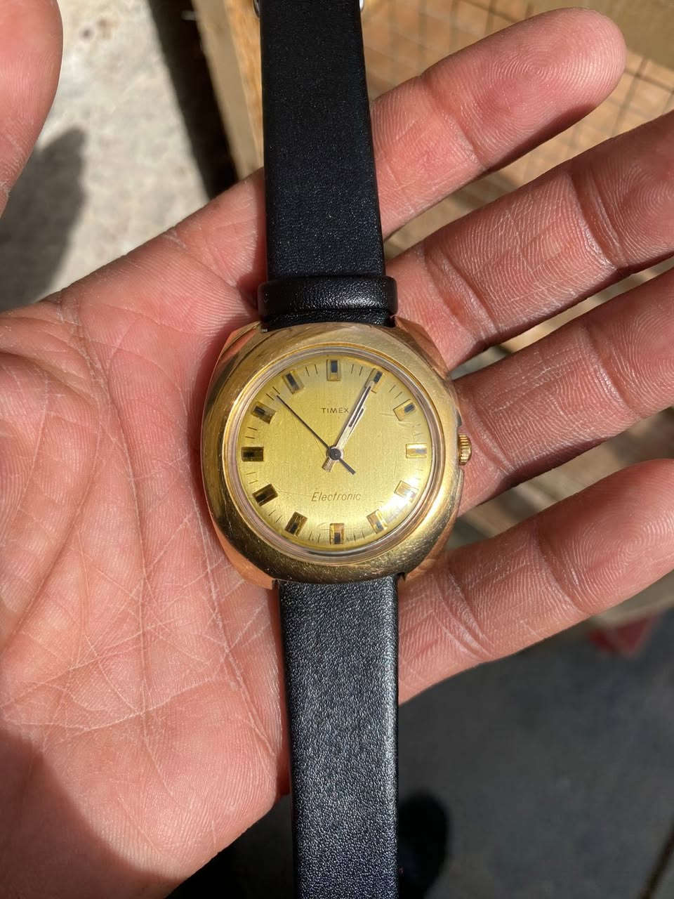 ساعه تايمكس الكترك الكهربائيه انتاج الستينات تعمل بطاريه وملف كهربائي على شغل زمبلك نظافه عاليه قطر 43 طلاء ذهب بغداد ***********
