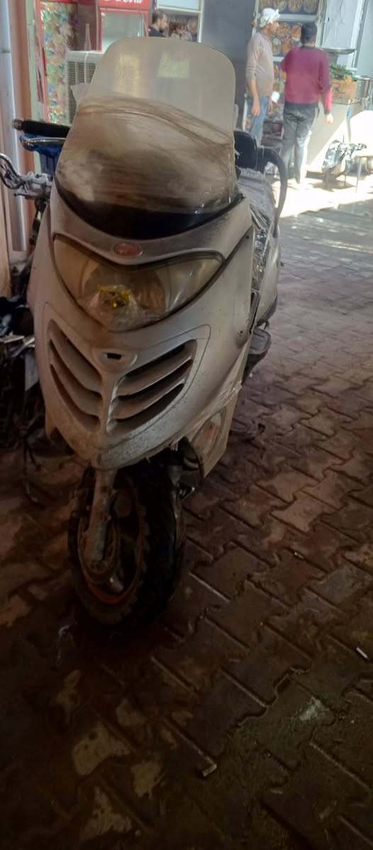 دراجه كامكو مكينه خير من الله شلعه معدل كهربائيات كلها شغاله نكره سلف فقط لاكسن مفلش تحتاج بس اكسن بيع ومراوس عنواني كوت مكينه تخبل بيها كفرات شوي تعبانه ***********  سعرها 150 الف
