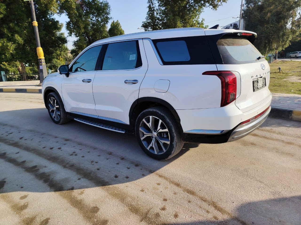 هونداي بلسايد /وارد كوري 
حره تترقم اي محافضه 

موديل 2024

مواصفات سيارة  

2-كشنات تدفئه تبريد امامي خلفي
 3-داخل ابيض 
 4- 7 راكب vip منفصل  
5-كشنات خزن كهربائي 
6- نظام صوت متكامل
7-ستيرن  تدفئه + هزاز ستيرن 
8-شفتات ستيرن مع تحكمات كاملة 
9-خمسة كامرات 360 درجة
10-كامرة دواره 
11-لايتات زينون 
12-لد خلفي 
13-اشارة بالمري 
14-بصمة 
15-بصمة ابواب 
16-سايد بريك كهربائيّ 
18-صندوق كهربائي ( بصمة ) 
18-نظام المنحدرات  
19-بردات خلفي 
20-محرك 6سلندر 3.8L 
21-تشغيل عن بعد و دخول ذكي 
22سونار موجود داخل المنشور 
23-توقف ذاكي 
24-مثبت سرعة مع مثبت مسارات 
25-تحديد مسارات متكامل 
26-رادارات امامي خلفي جانبي 
27-حساسات امامي خلفي جانبي 
28-شحن وايرليس لجميع المقاعد الامامية والخلفية
29-التبريد مركزي 3 قطع 
تبريد كفاله
مكان النجف 

السعر 195بي مجال بسيط ‭٠٧٨٦ ٩٢٢ ٤٦٢٧‬
